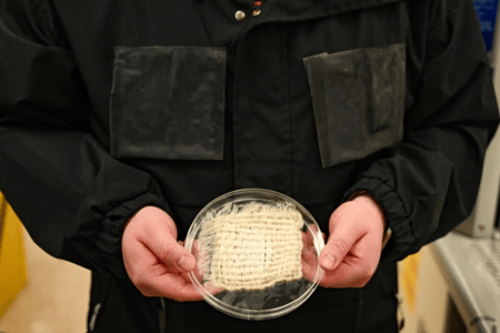 Researchers develop water-harvesting jacket, generating drinking water from air