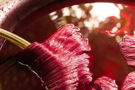 Aalto researchers remove dye from cotton for recycling